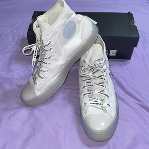 White, clear sole, converse lace high-top Converse